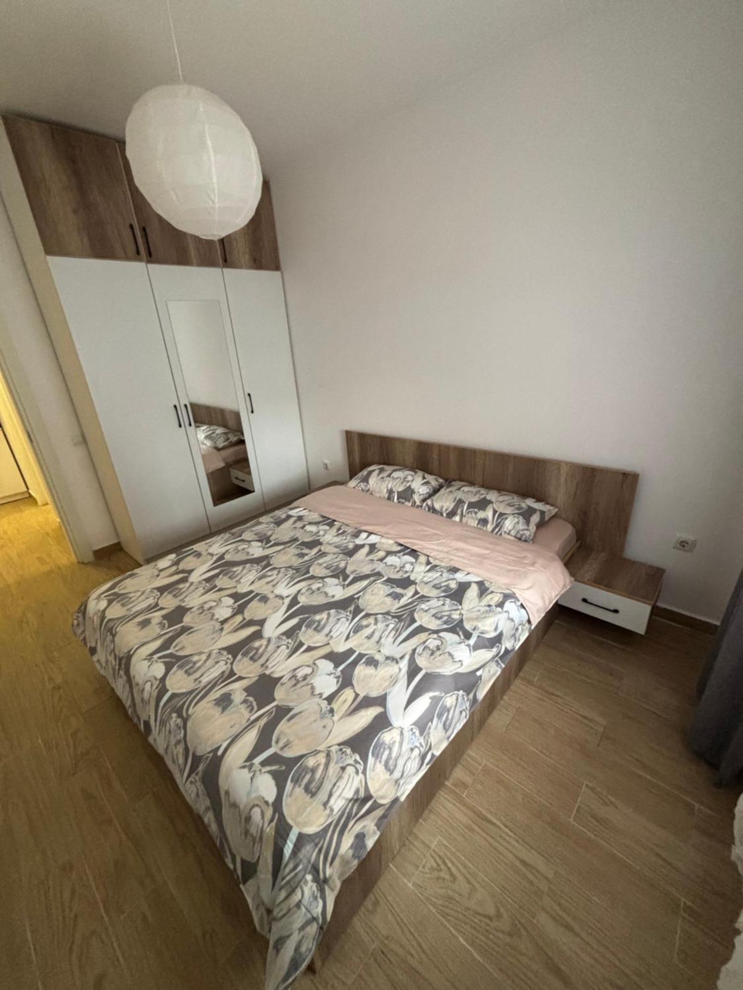 Militari Comfort Apartment Roşu Екстериор снимка